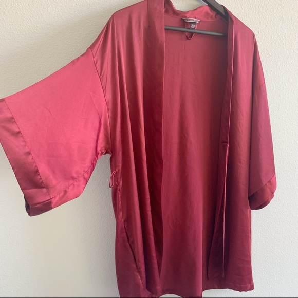 Victoria’s Secret Maroon Silky Flowy Robe - Picture 5 of 7